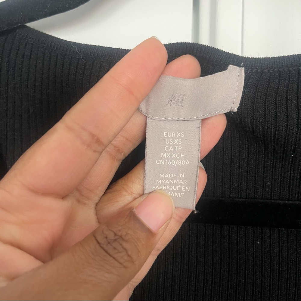 H&M Long Sleeve V-Neck Ribbed Top - Picture 3 of 4